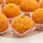 indian-sweet-motichoor-laddoo-bundi-laddu-made-gram-flour-very-small-balls-boondis-which-are-deep-fried-soaked-sugar-syrup-before-making-balls_466689-71959